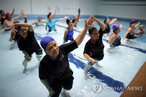 운동하는 사람들