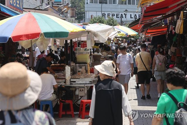 전국민 지원금 소비창출 효과 20∼40%"…내수에 단비될까