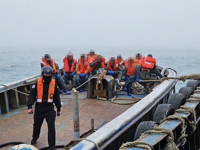 대피한 승선원들