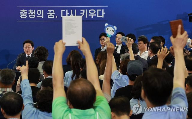 시민 질문 받는 이재명 대통령