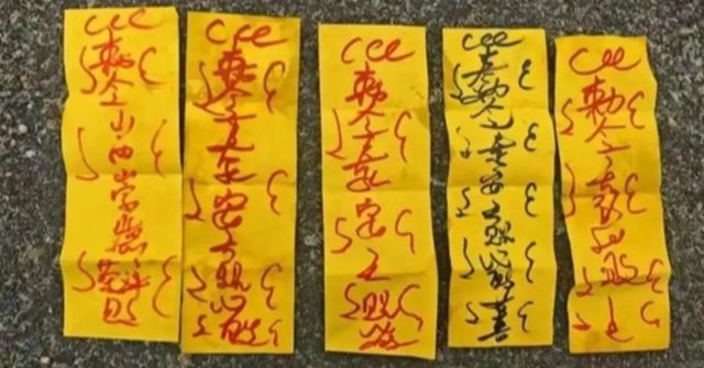 창춘 시두팀이 상대팀 라커룸에 붙인 저주 부적