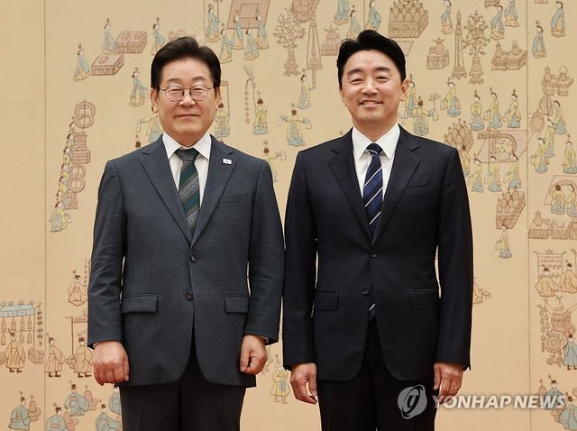 이재명 대통령, 비서실장 임명장 수여