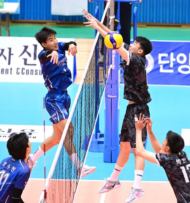 삼성화재와 국군체육부대의 경기 장면