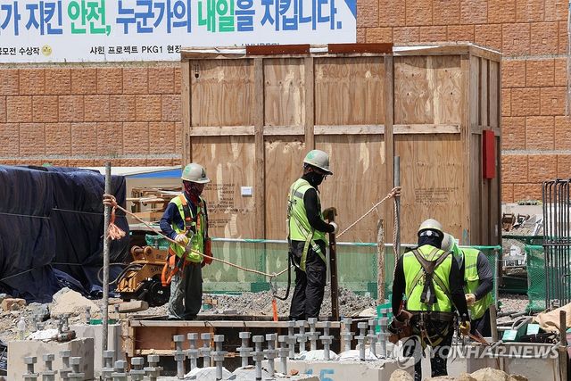폭염 속 건설현장
