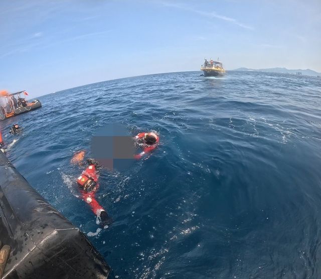 다이버 구조 중인 강릉해경