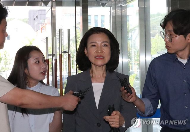 경찰 출석한 이진숙 방통위원장