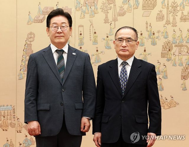 이재명 대통령, 국가안보실장 임명장 수여