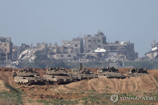 가자지구 국경에 주둔 중인 이스라엘 탱크