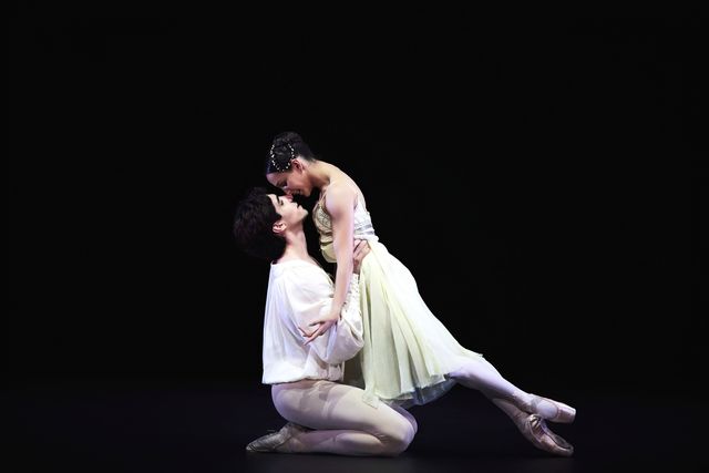 영국 로열 발레 '더 퍼스트 갈라' 중 '로미오와 줄리엣' 1막 발코니 파드되