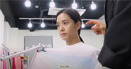 퍼스널컬러 진단 받는 블랙핑크 지수