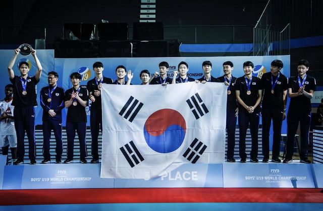 U-19 세계선수권 동메달을 차지한 남자청소년 배구 대표팀 선수들