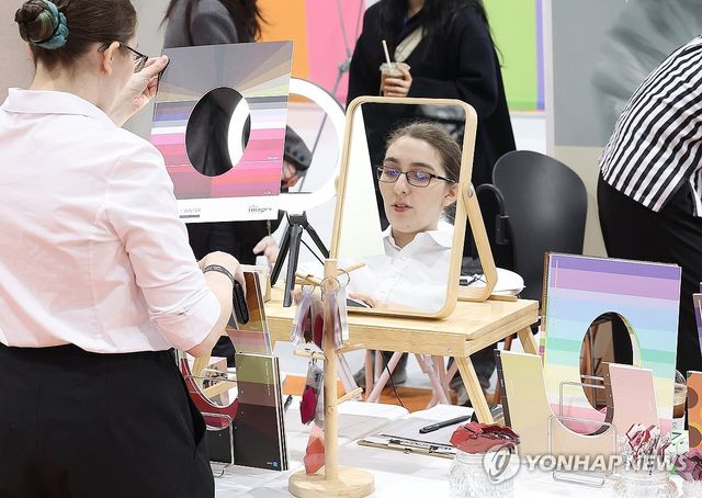 '이 색이 괜찮을까'