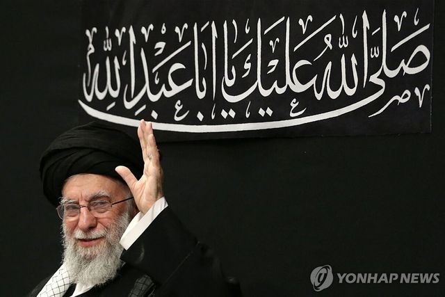 5일(현지시간) 이란 테헤란 모스크에서 열린 종교행사에 참석한 아야톨라 알리 하메네이 이란 최고지도자 