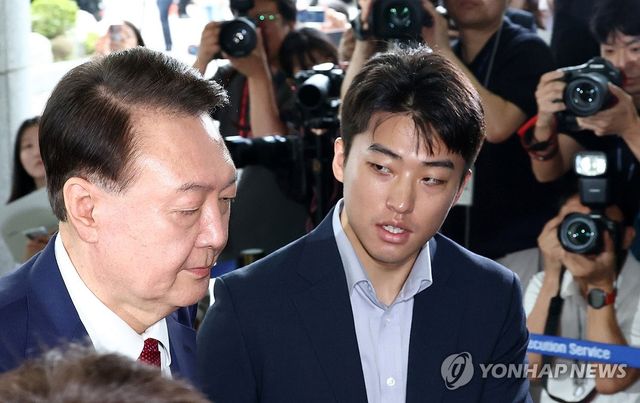 내란 특검 2차 출석하는 윤석열 전 대통령