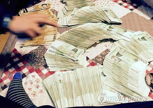 보이스피싱 인출책의 돈다발