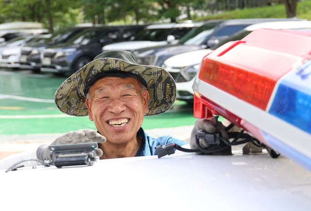 활짝 웃는 황동진 대표