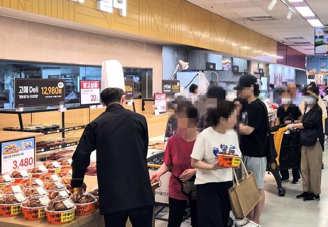 이마트 3천480원 치킨 '오픈런'