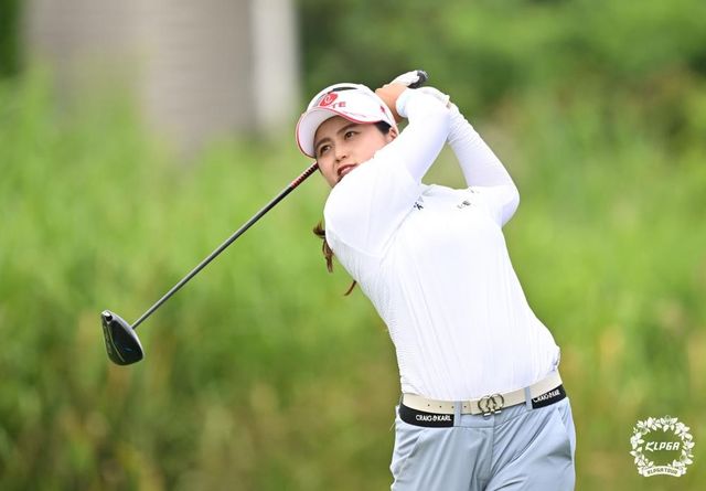 티샷 날리는 최혜진