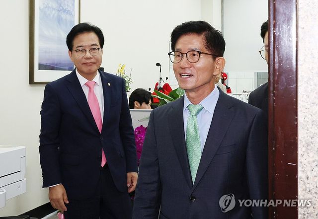 송언석 비대위원장 겸 원내대표 만난 김문수 전 대선 후보