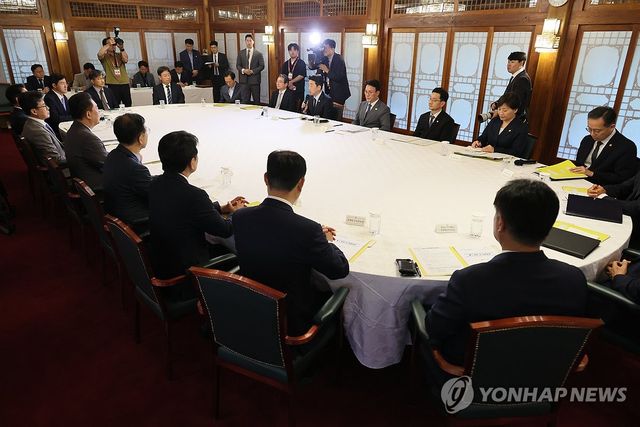 발언하는 강훈식 대통령 비서실장