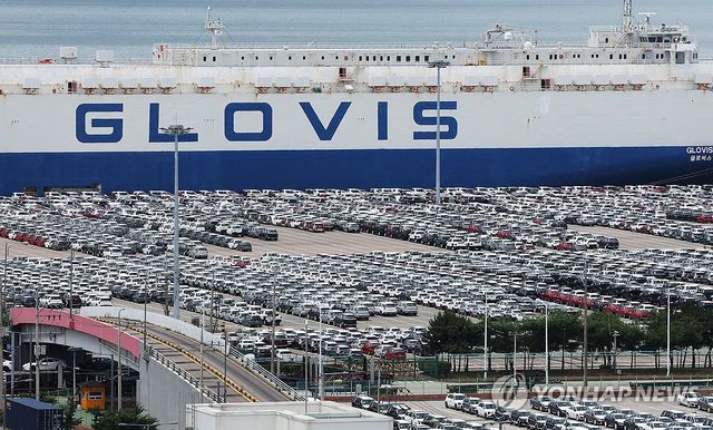 평택항에 세워져 있는 수출용 자동차