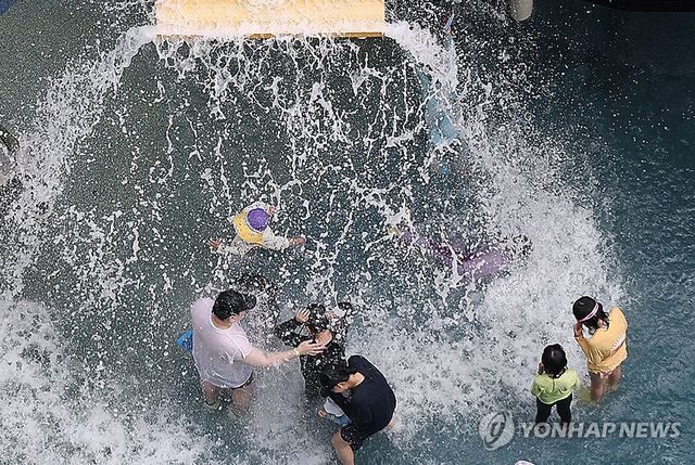 더위엔 물놀이