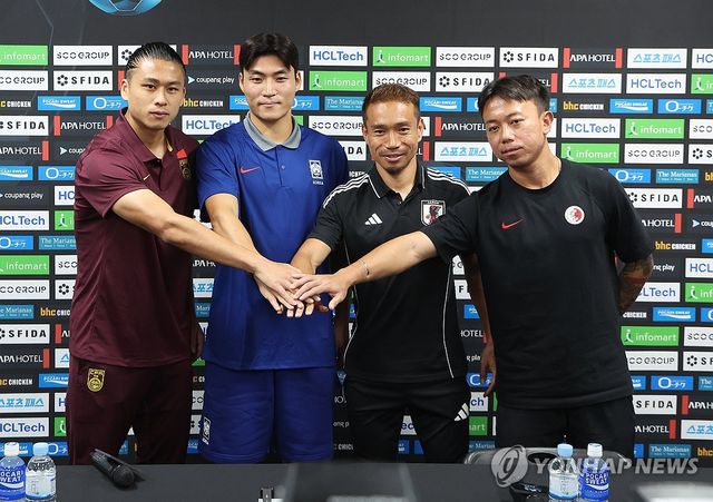 포즈 취한 동아시안컵 출전 선수들