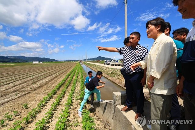 송미령 농식품부 장관, 논콩 전문생산단지 방문