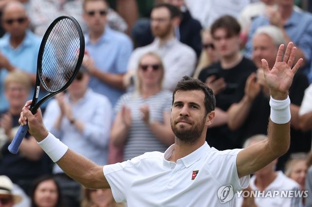 윔블던 8강 오른 하차노프