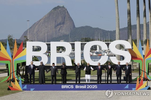6일(현지시간) 기념 촬영하는 브릭스 정상회의 주요 참석자들