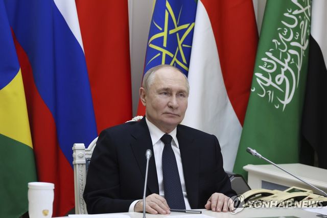 6일(현지시간) 브릭스 정상회의에서 화상 연설하는 러시아 푸틴 대통령