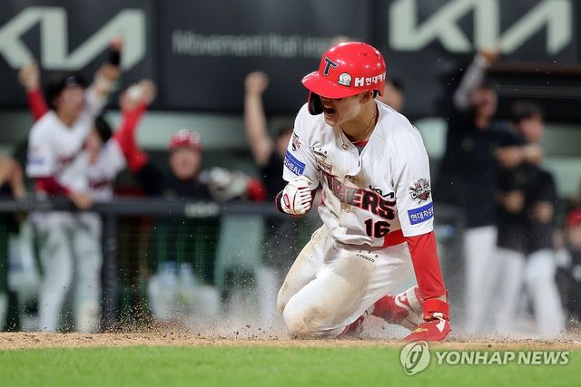 최원준 동점 득점 올리고 환호