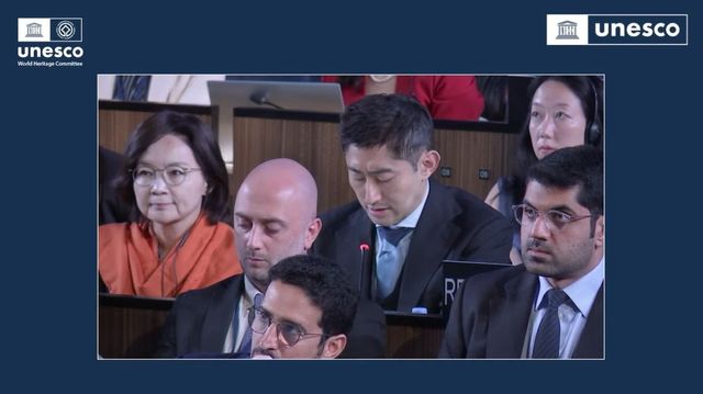 회의중 발언하는 한국측 대표