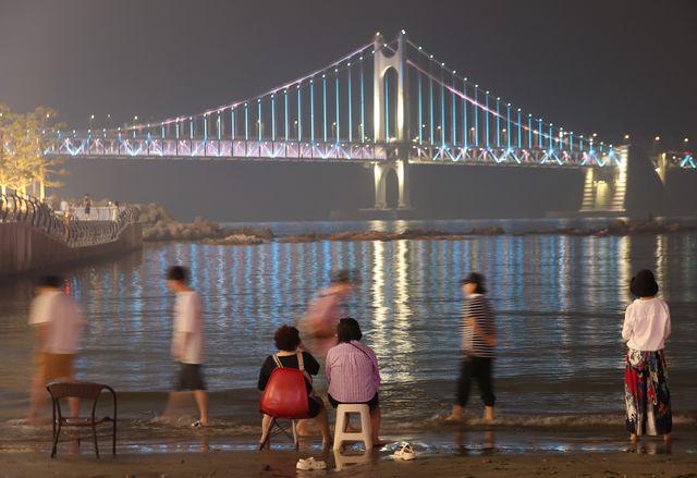 해수욕장에 설치한 간이 의자