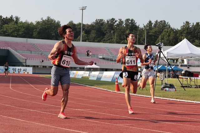 김정윤, 남자 대학부 200ｍ 우승