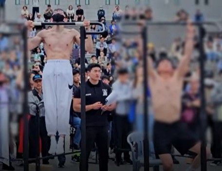 광화문 K-맨몸운동대회에 참가한 김동호(왼쪽) 씨