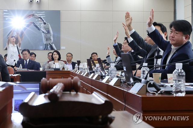 '방송3법' 여당 주도로 과방위 통과