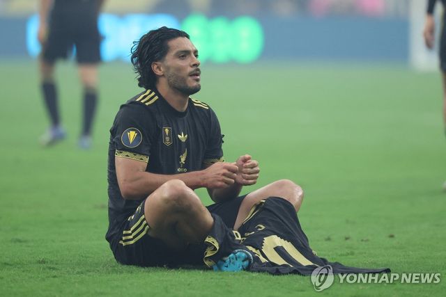 조타 추모 세리머니 펼치는 히메네스