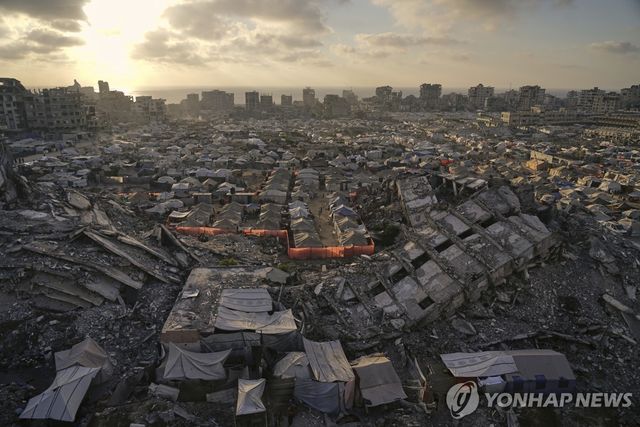 이스라엘과 팔레스타인 무장정파 하마스의 전쟁으로 초토화한 가자지구의 피란민촌 [AP 연합뉴스 자료사진. 재판매 및 DB 금지]