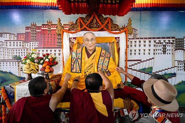 90세 생일을 맞은 달라이 라마