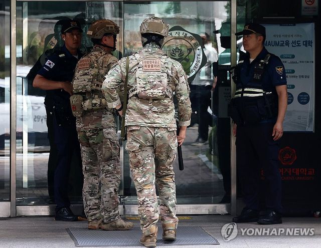 폭발물 수색하는 공군