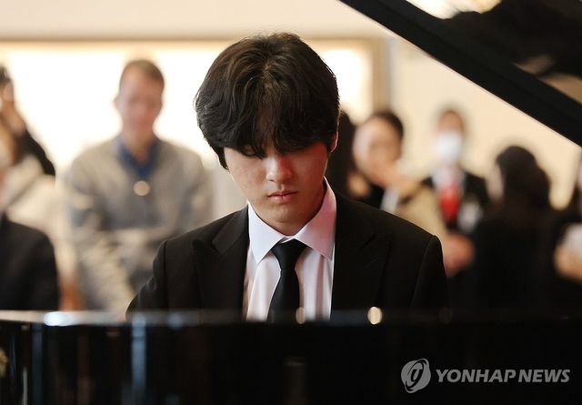 피아니스트 임윤찬