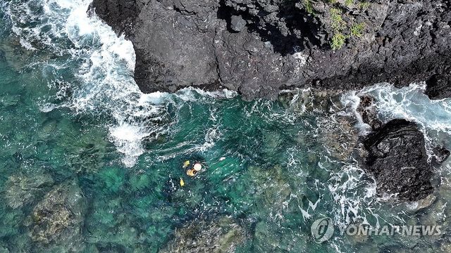 고산리 해녀의 물질