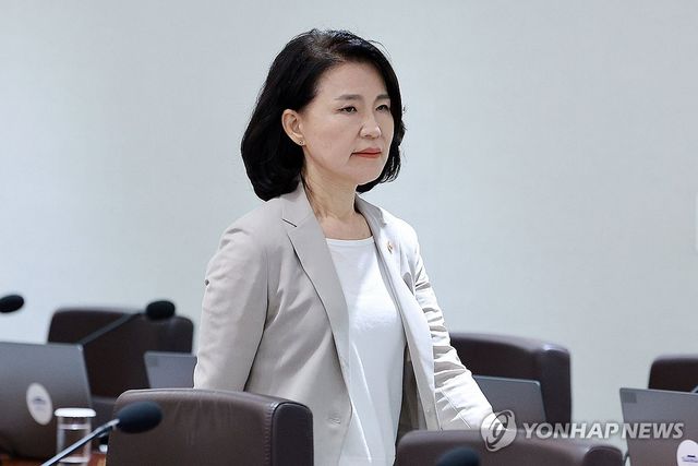 국무회의 참석한 이진숙 방통위원장
