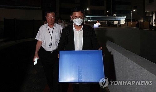 압수품 옮기는 김건희 특검팀