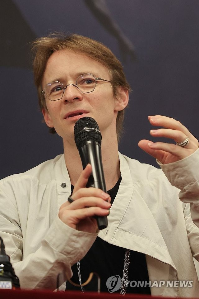 국내 첫 전막공연 앞둔 다닐 심킨