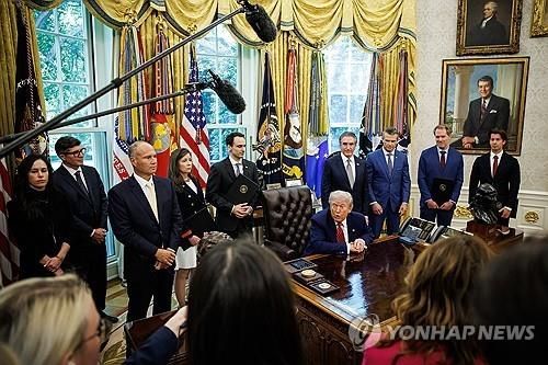 백악관에서 열린 원전 관련 행정명령 서명식 