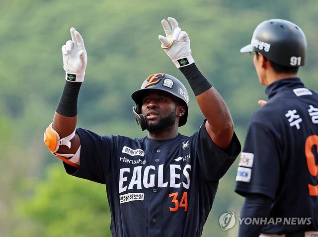 한화 플로리얼(왼쪽)