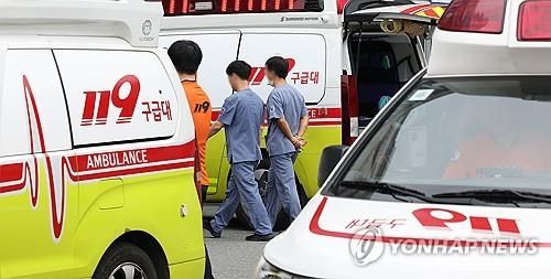 구급차 대기 중인 응급실 앞