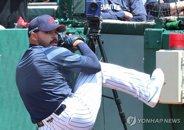 롯데, 반즈 대체 외인 알렉 감보아 불펜투구